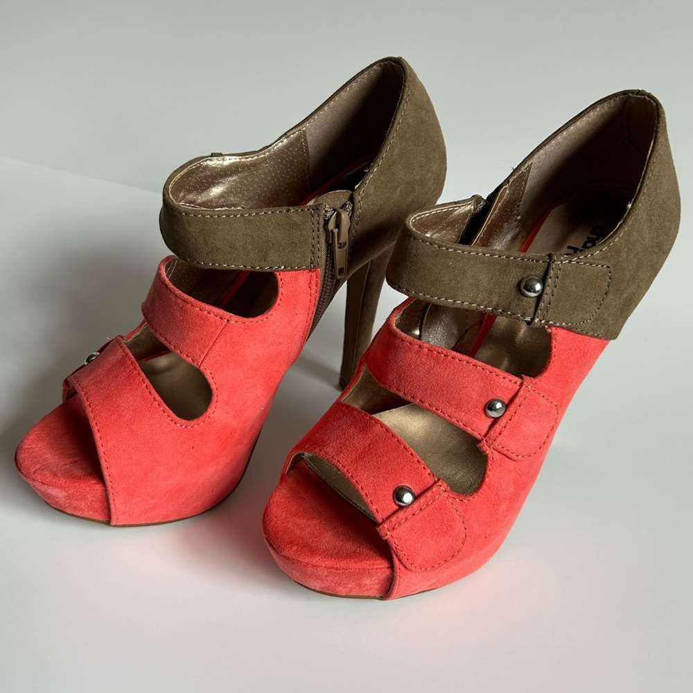 NWOT | Charlotte Russe | Coral/Light Brown Suede Heels | Size 7